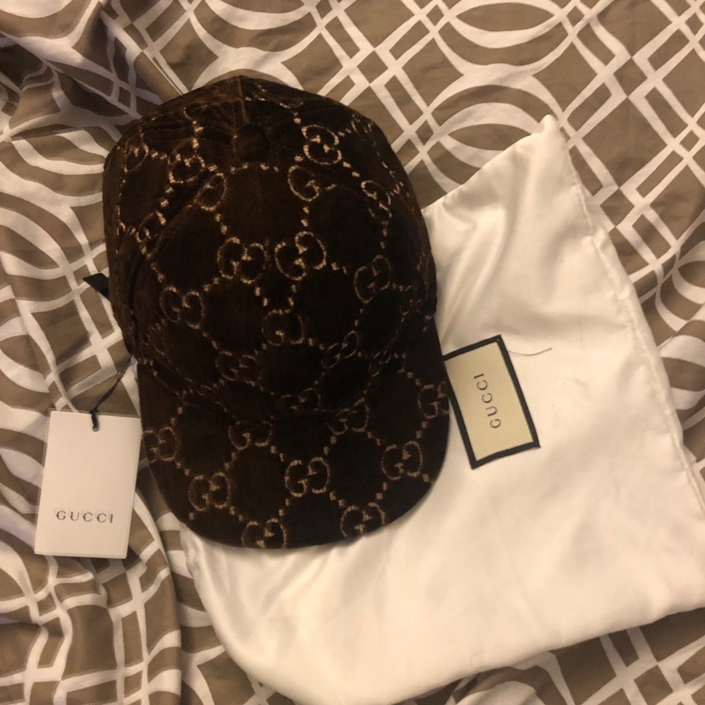 Authentic suede Gucci hat - Picture 3 of 6